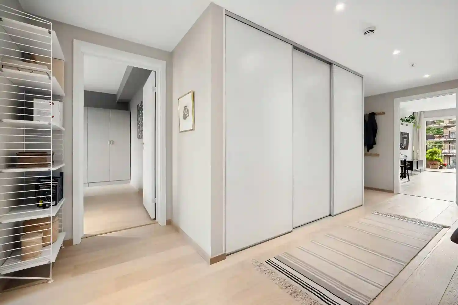 Clean Sliding Wardrobe